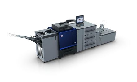 ineo+ 4065 - Sistema di produzione digitale da 66 ppm a colori e 81 in bianco & nero A4, con funzione di stampa, scansione e copia, risoluzione in stampa 3600 (Equivalenti) x 2400 Completo di tamburi e developer, 2 vassoi universali 1 da 500 ff. e 1 da 1.000 ff. formati A5R/SRA3 330x487mm.